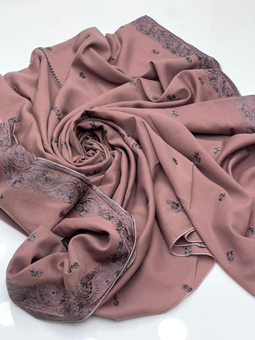 Swiss Lawn Fabric
Elegant And Beautiful Machine Embroidery Chadar