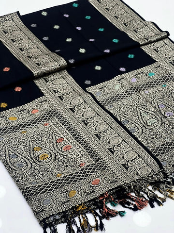 Pashmina Shawl
Elegant And Beautiful Banarsi Shawl