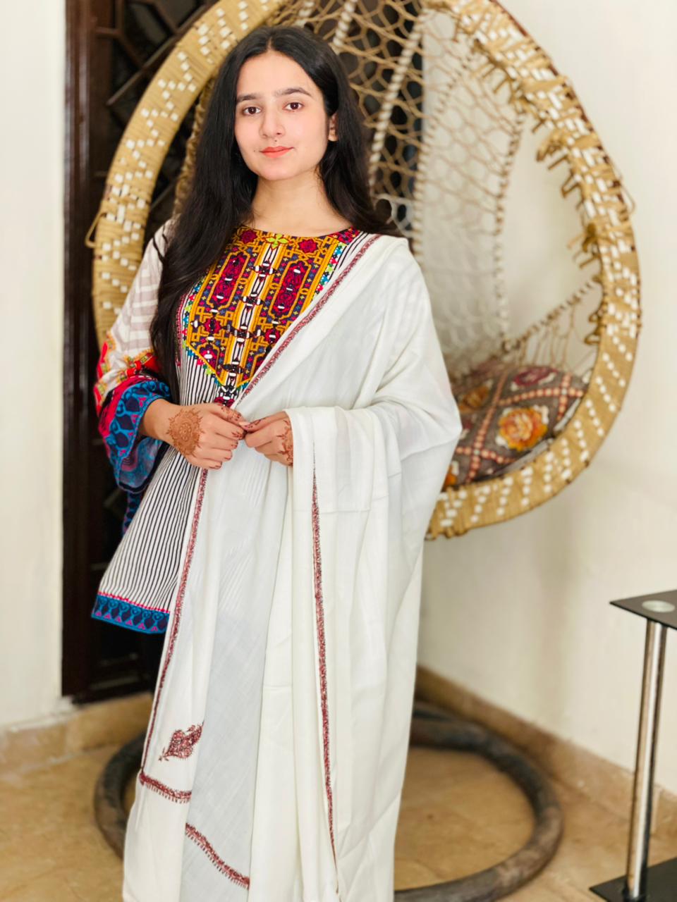 Pashmina Shawl
Hand Made Kashmiri Embroidery