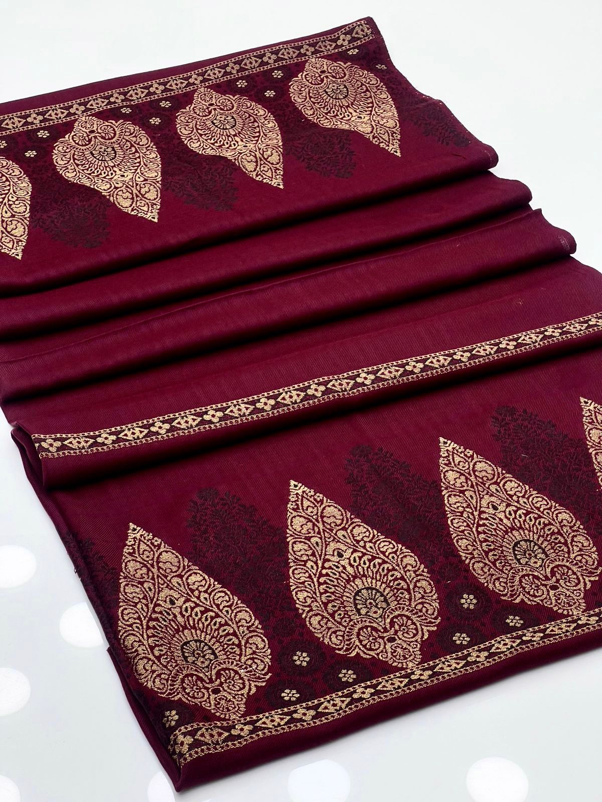 Pashmina Shawl
Elegant And Beautiful Banarsi Shawl