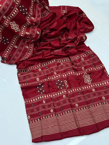 Pashmina Shawl
Beautiful Bnarsi Shawl