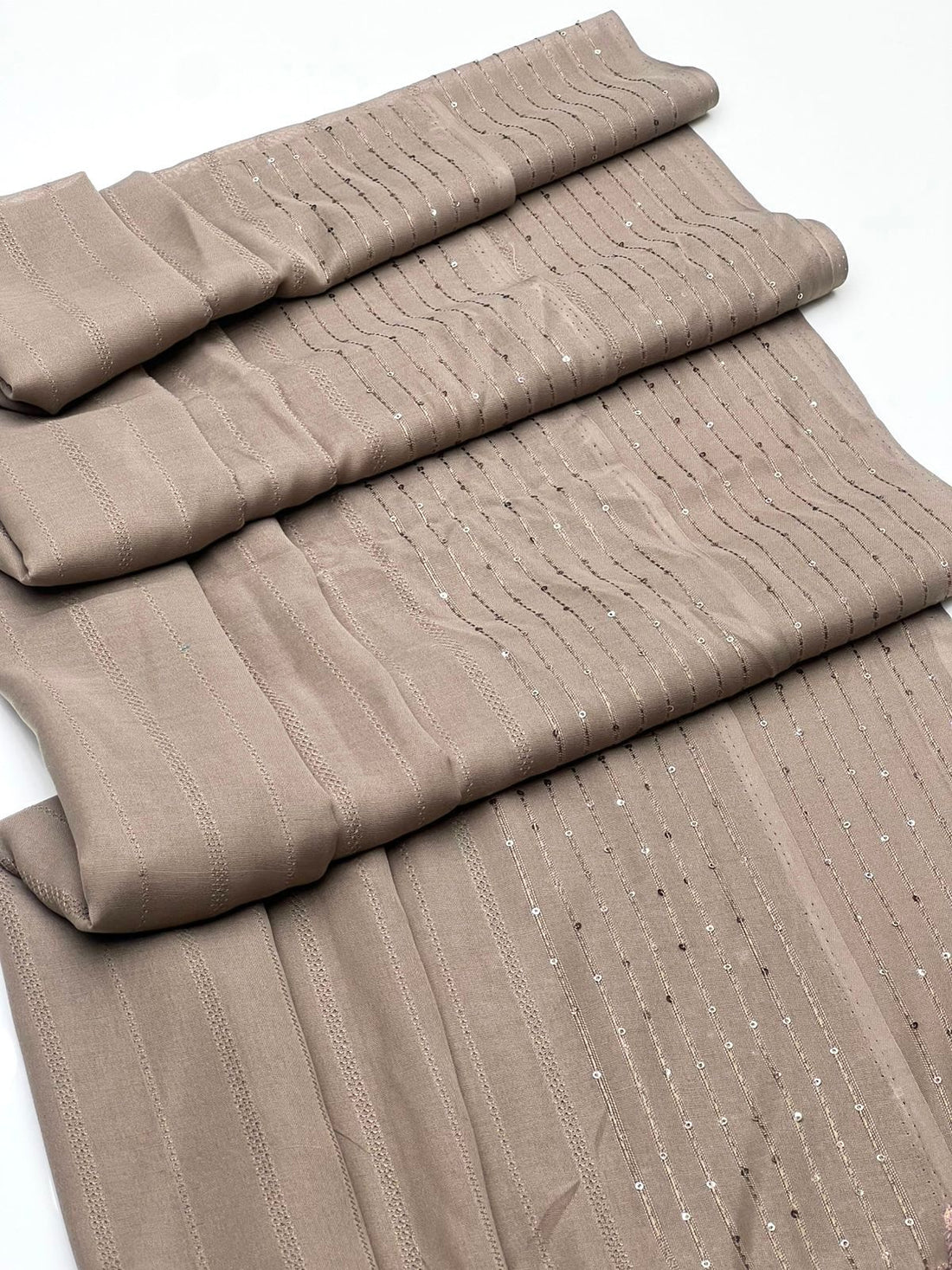 Swiss Lawn
Beautiful Simple Self Print Chadar