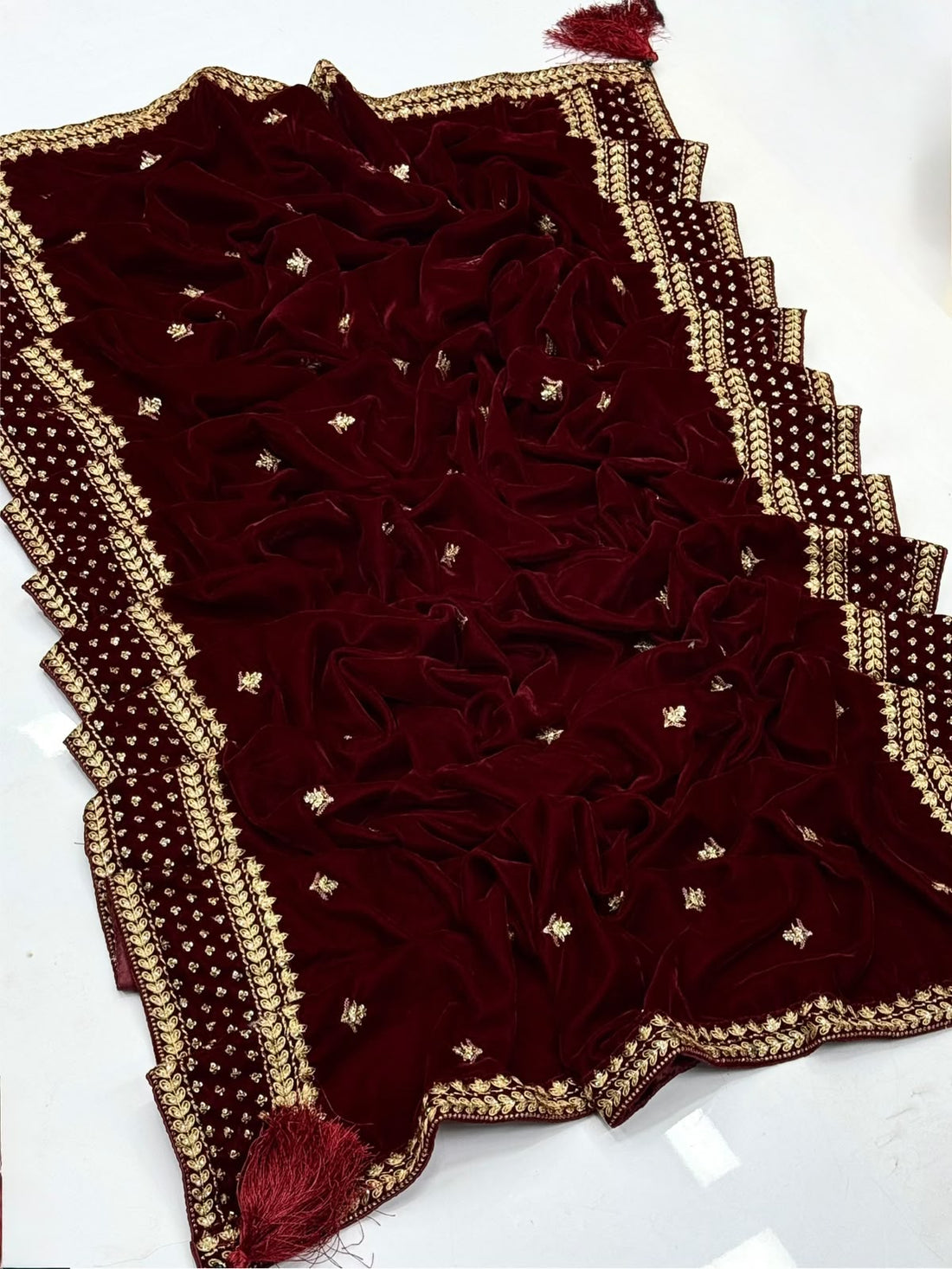 9000 Micro Velvet Shawl
Elegant And Beautiful Zarri Work Bridal Shawl