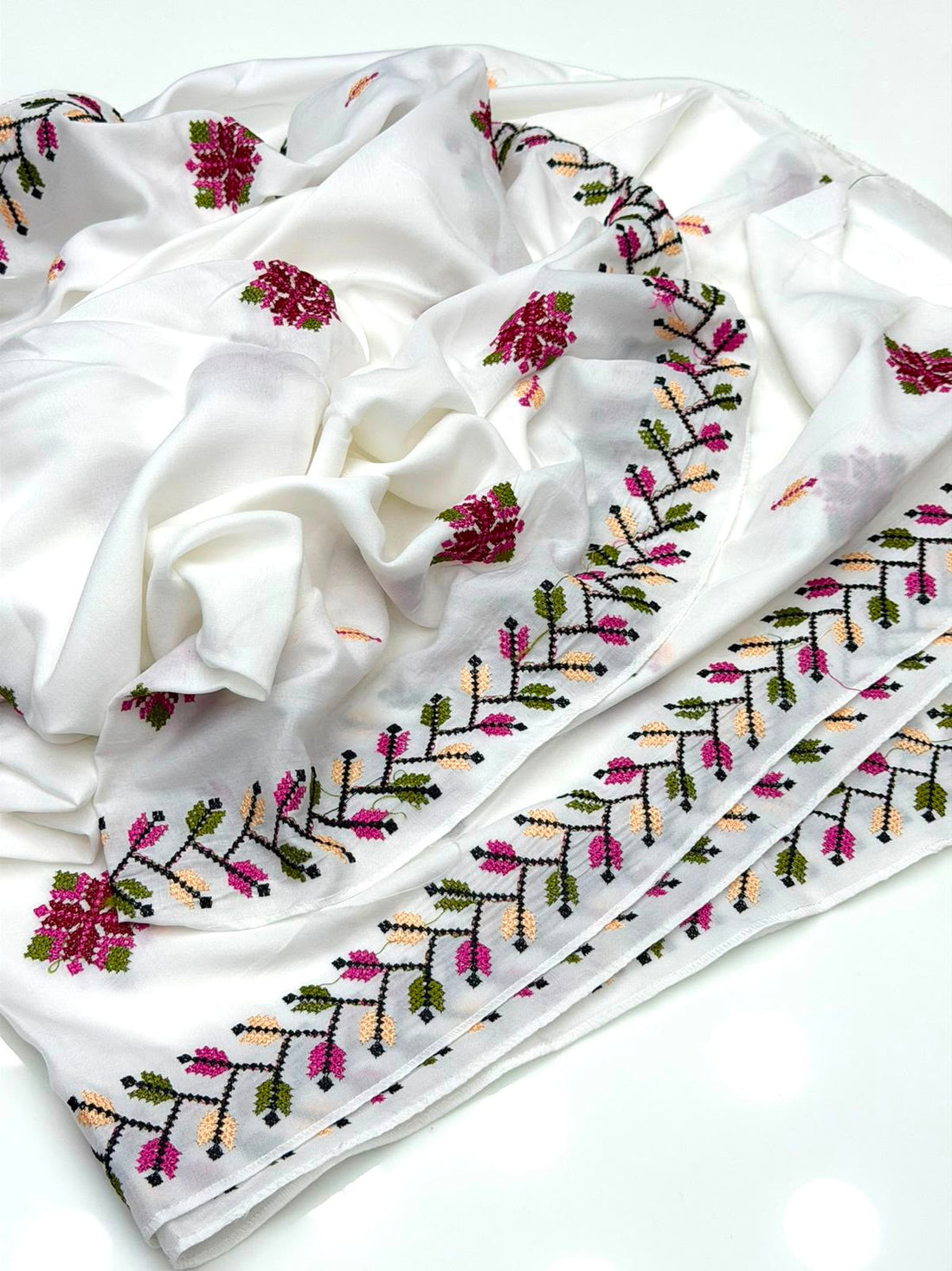 Swiss Lawn
Beautiful Machine Embroidery Chadar