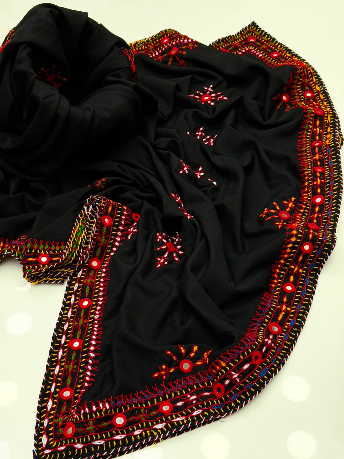 Swiss Lawn
Hand Made Balochi Embroidery Chadar