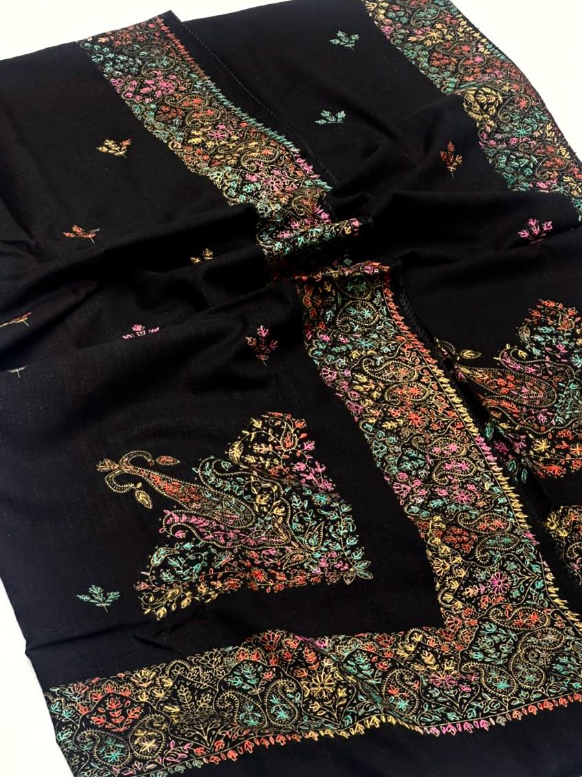 Elegant And Beautiful Kashmiri Hand Made Embroidered With Block Print Pure Lawn Chadar