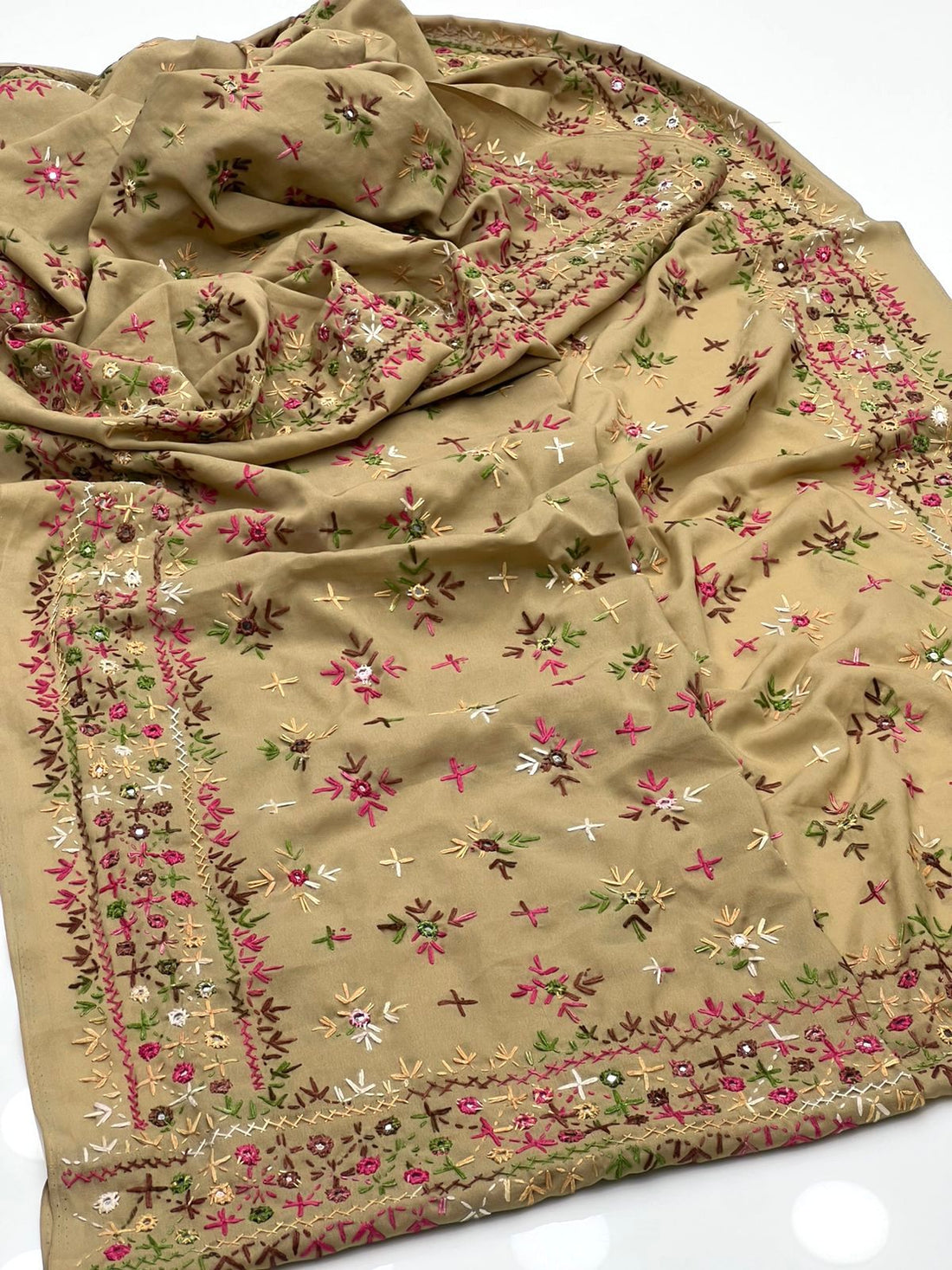 Swiss Lawn Fabric
Hand Made Sindhi Embroidery Chadar