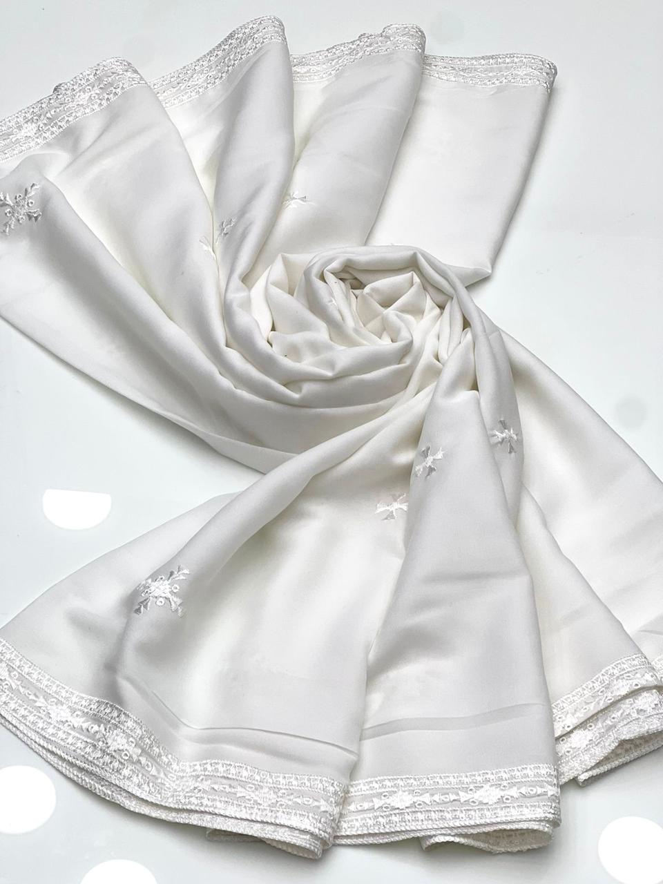 Swiss Lawn Fabric
Elegant And Beautiful Machine Embroidery Chadar