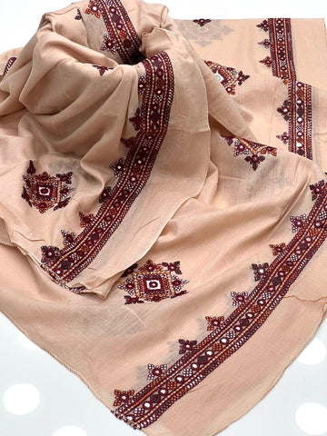 Pure Lawn Fabric
Machine Balochi Embroidered Chadar