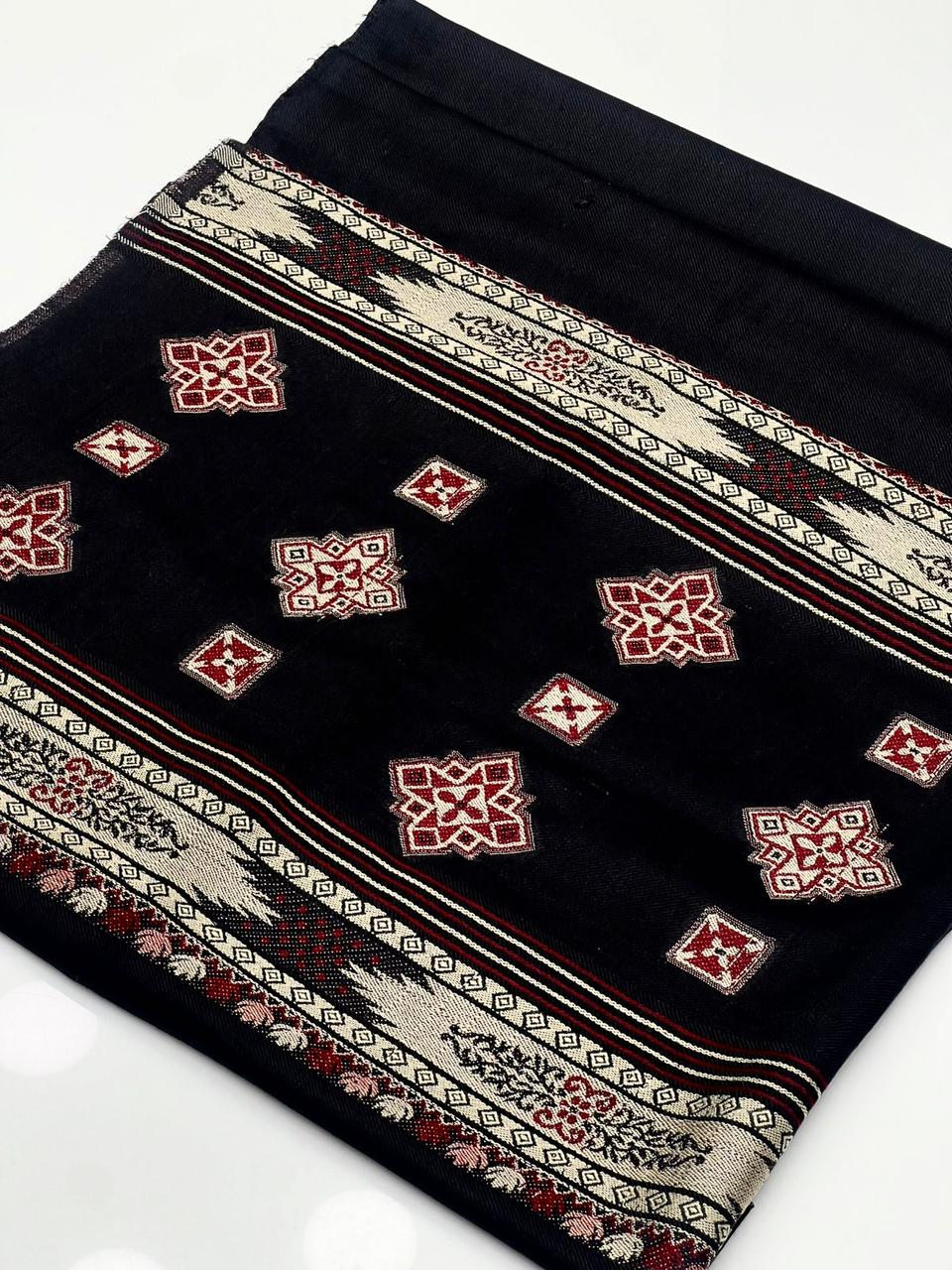 Pashmina
Beautiful Banarsi Shawl