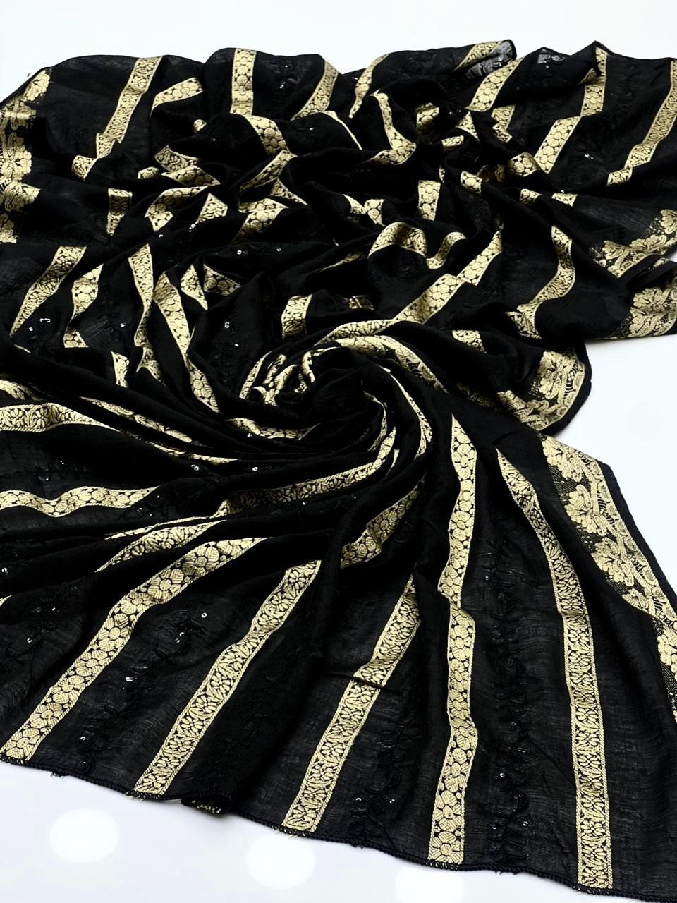 Pure Lawn Stuff 
Banarsi Chadar With Sequence Embroidery 🪡