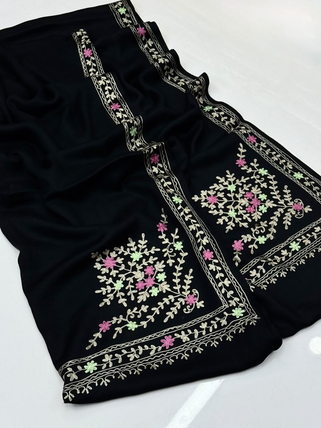 Pashmina Shawl
Machine Kashmiri Embroidery