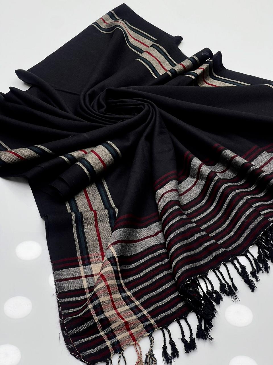 Pashmina Shawl
Elegant And Beautiful Banarsi Shawl
