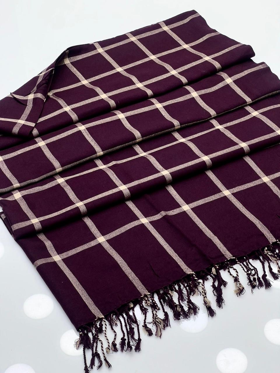 Pashmina Shawl
Elegant And Beautiful Banarsi