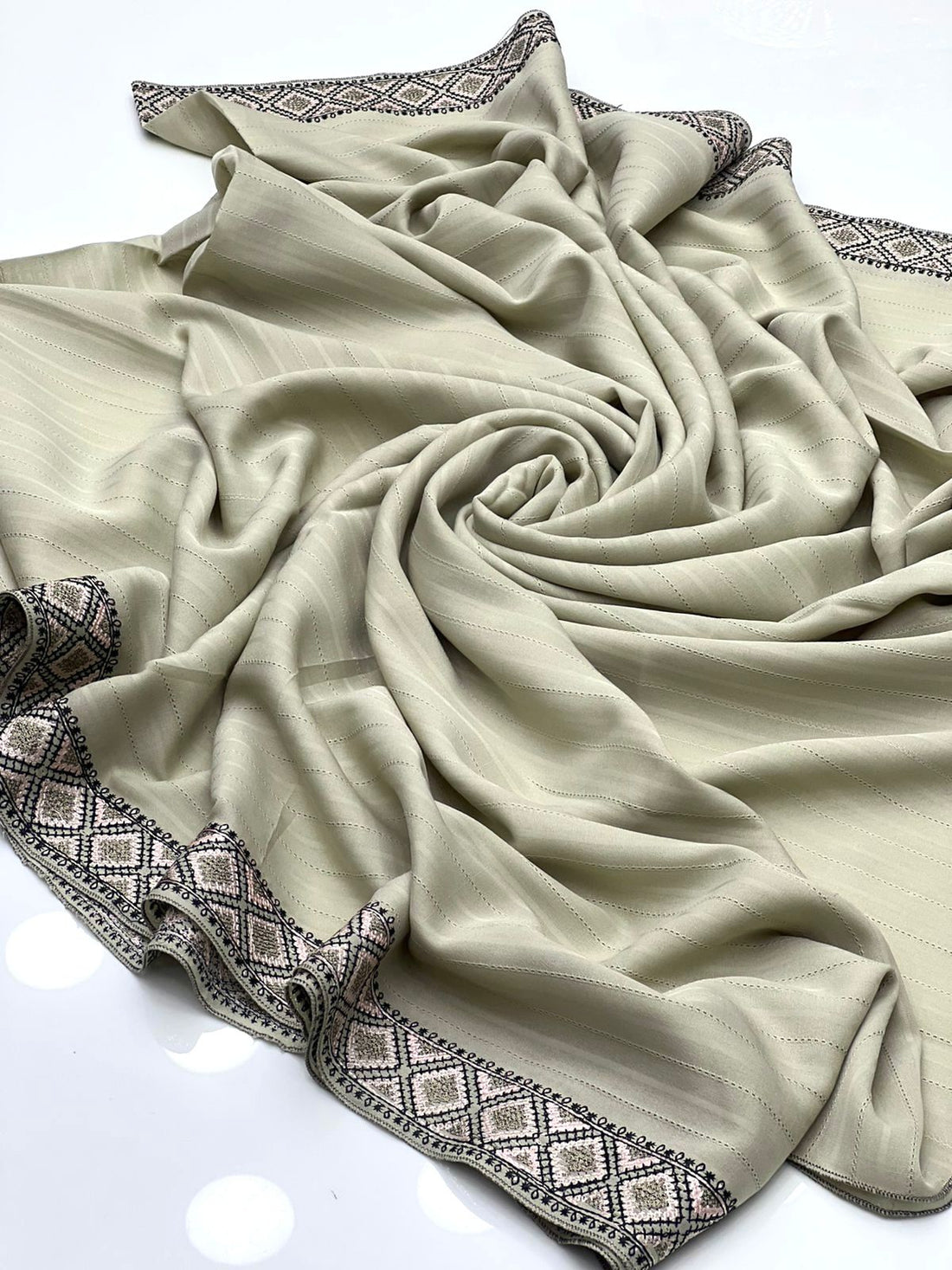 Swiss Lawn
Beautiful Machine Embroidery Chadar