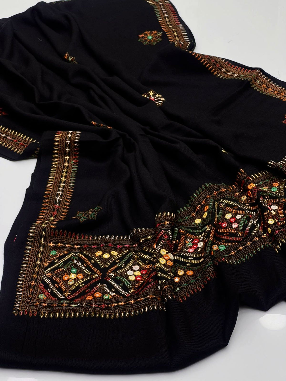 Pashmina
Hand Made Mirror Kashmiri Embroidery With Block Print Shawl