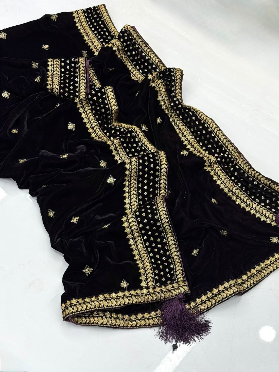9000 Micro Velvet Shawl
Beautiful Zarri Work Bridal Shawl