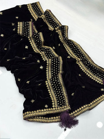 9000 Micro Velvet Shawl
Elegant And Beautiful Zarri Work Bridal Shawl
