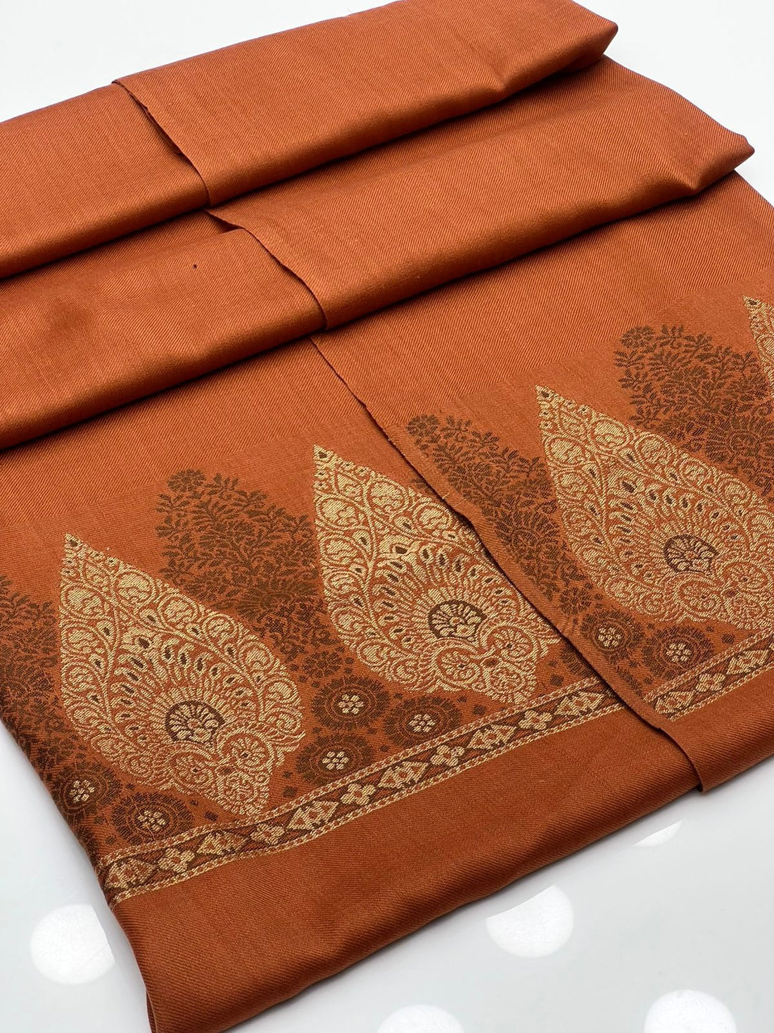 Pashmina Shawl
Elegant And Beautiful Banarsi Shawl