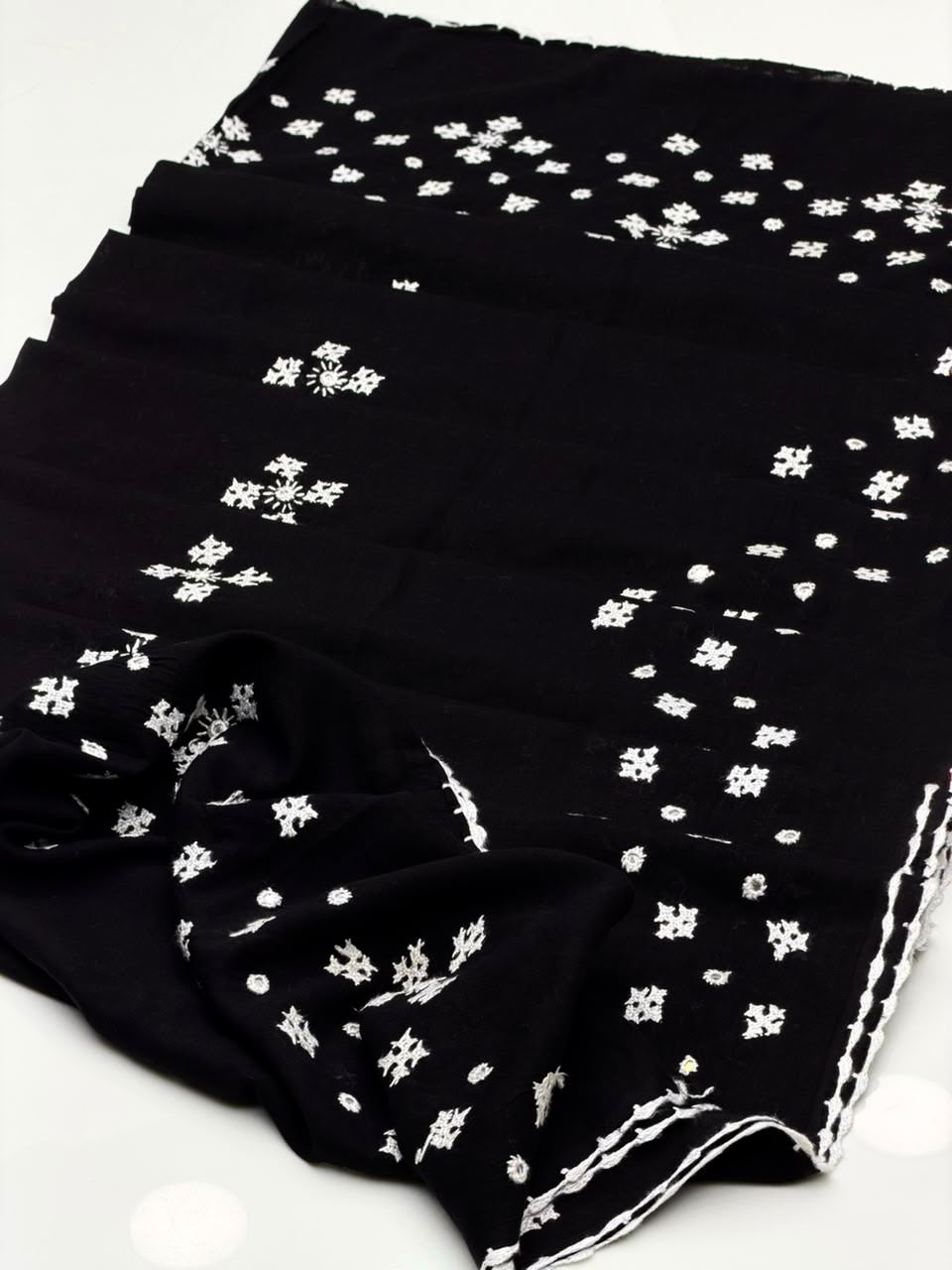Pure Lawn
Hand Made Sindhi Embroidery With Mirror Chadar