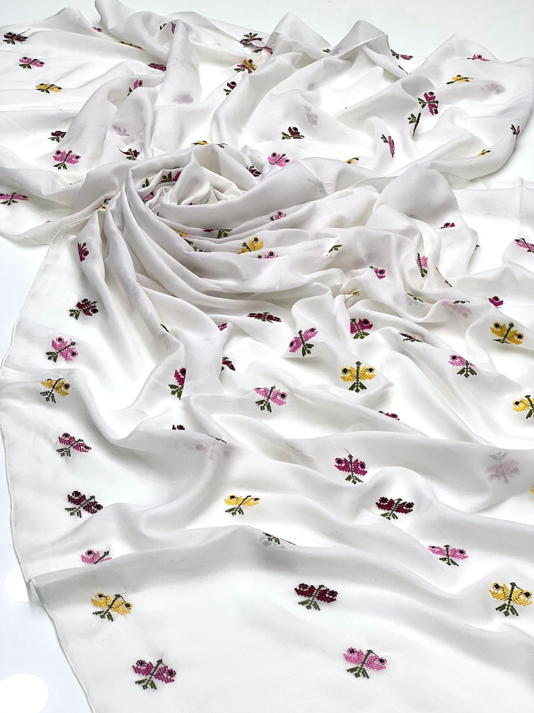 Swiss Lawn
Beautiful Machine Cross Stitch Chadar