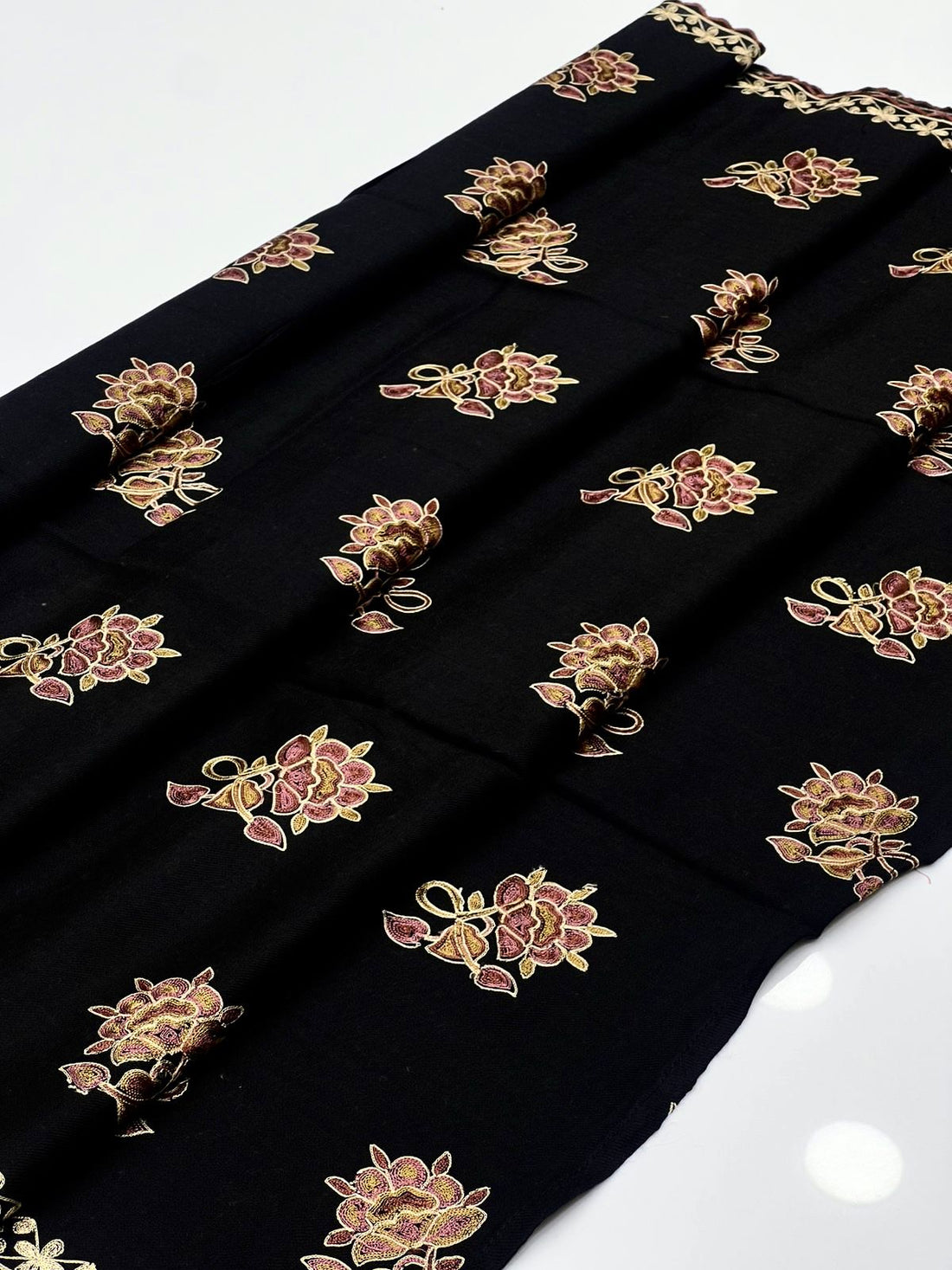 Pashmina
Beautiful Machine Work Shawl