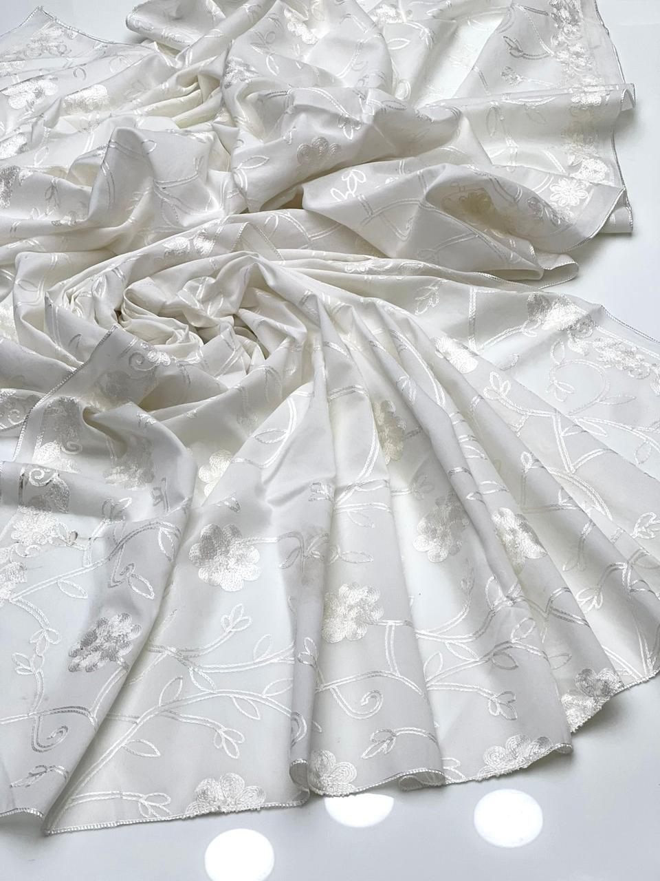 Swiss Lawn Fabric
Machine Embroidery Chadar