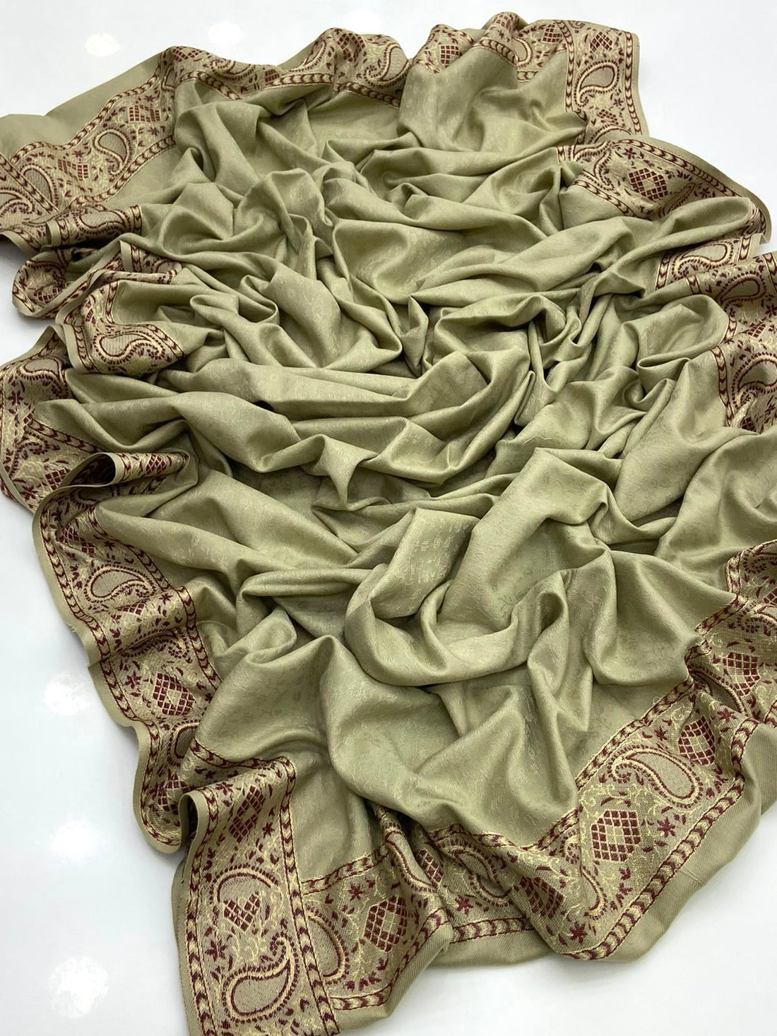 Pashmina Shawl
Beautiful Banarsi Shawl