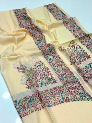 Pure Lawn
Kashmiri Hand Made Embroidery With Block Print Chadar