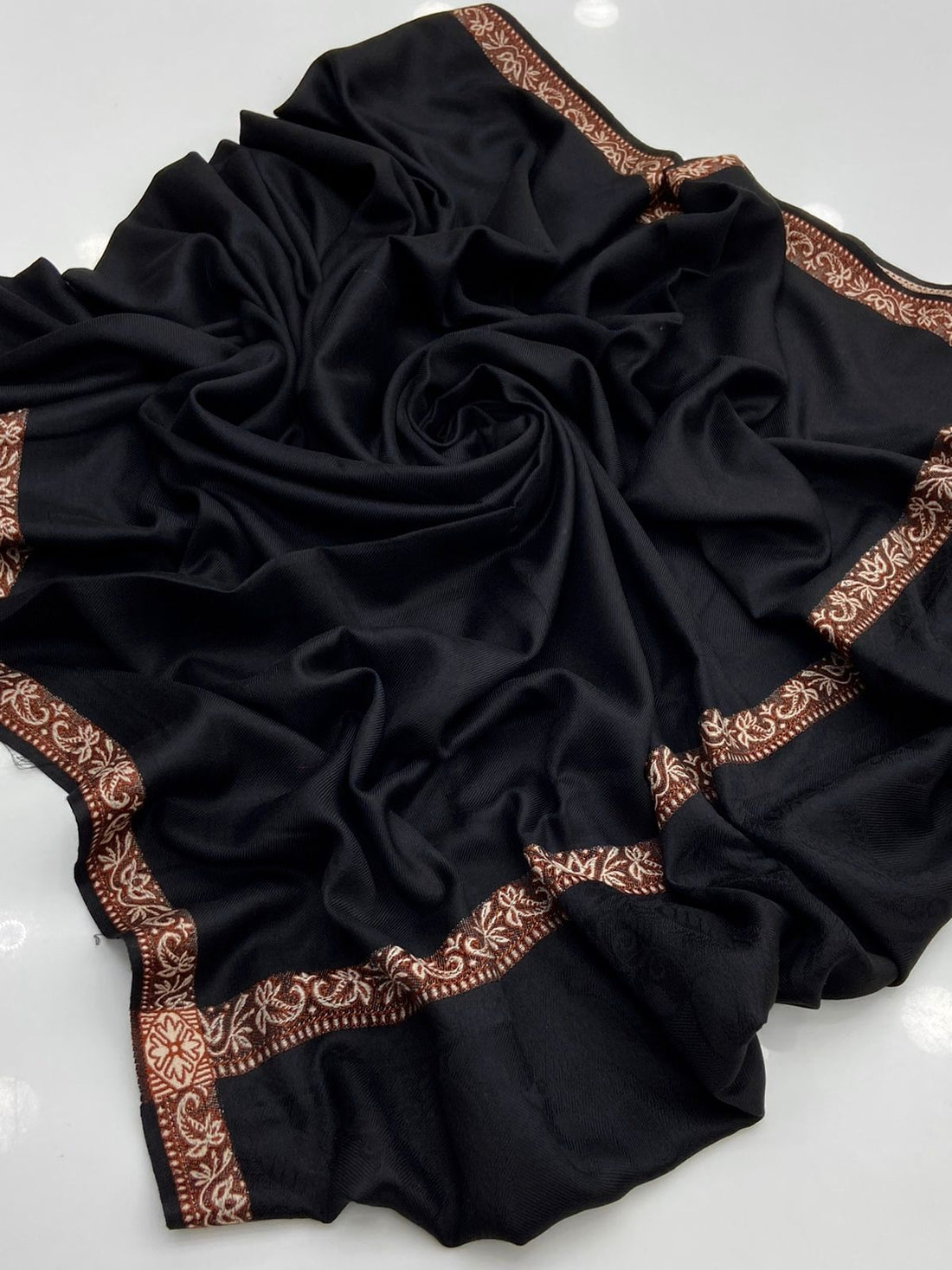 Pashmina Shawl
Beautiful Banarsi Shawl