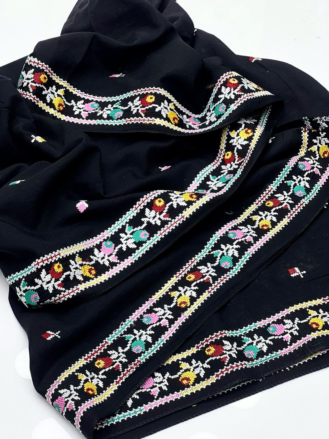 Swiss Lawn Fabric
Machine Cross Stitch Embroidery Chadar