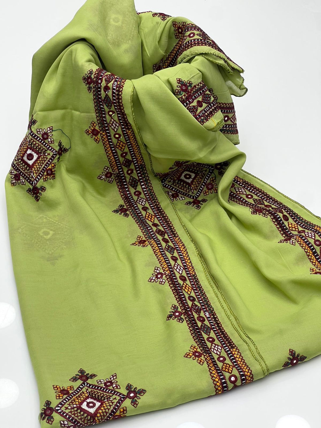 Swiss Lawn Fabric
Elegant And Beautiful Machine Balochi Embroidery Chadar