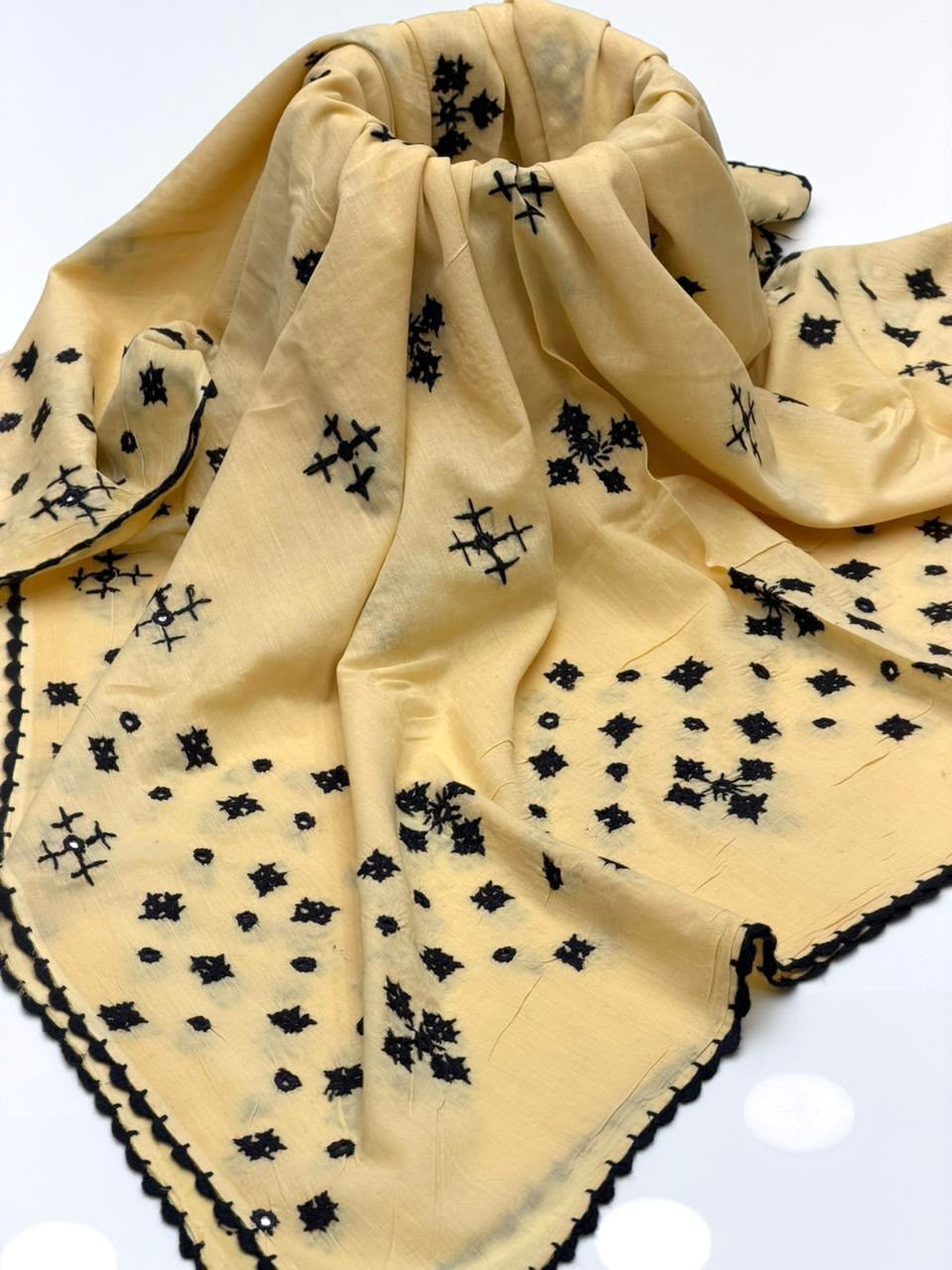 Pure Lawn
Hand Made Sindhi Embroidery With Mirror Chadar