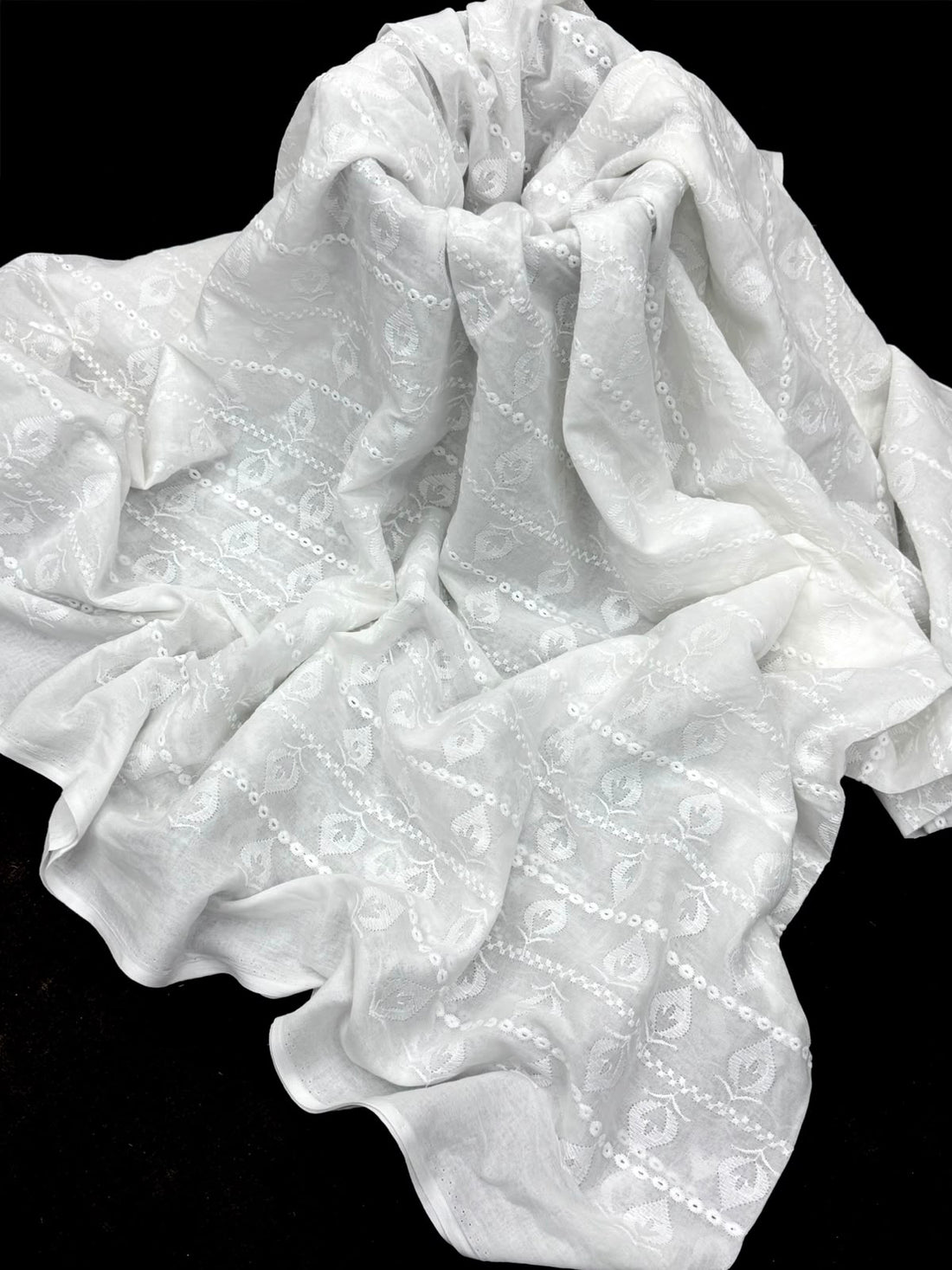 Pure Lawn
Machine Chicken Embroidery Chadar