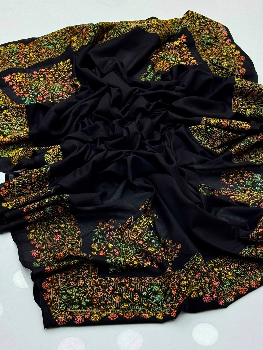 Pure Lawn
Kashmiri Hand Made Embroidery With Block Print Chadar