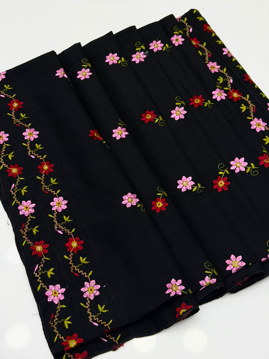 Swiss Lawn
Beautiful Machine Embroidery Chadar