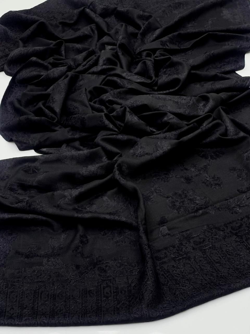 Pashmina
Banarsi Velvet Shawl