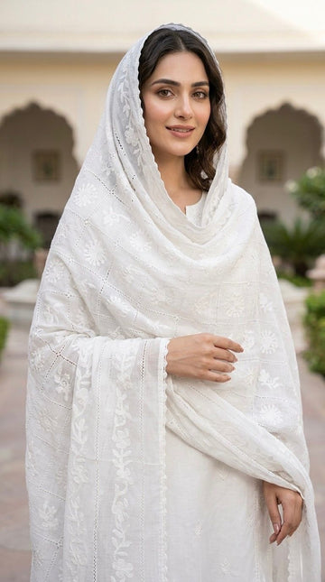 Pure Lawn
Hand Made Multani Embroidery With Tarkashi Chadar