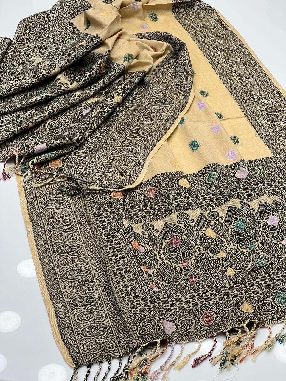 Pashmina Shawl
Elegant And Beautiful Banarsi Shawl