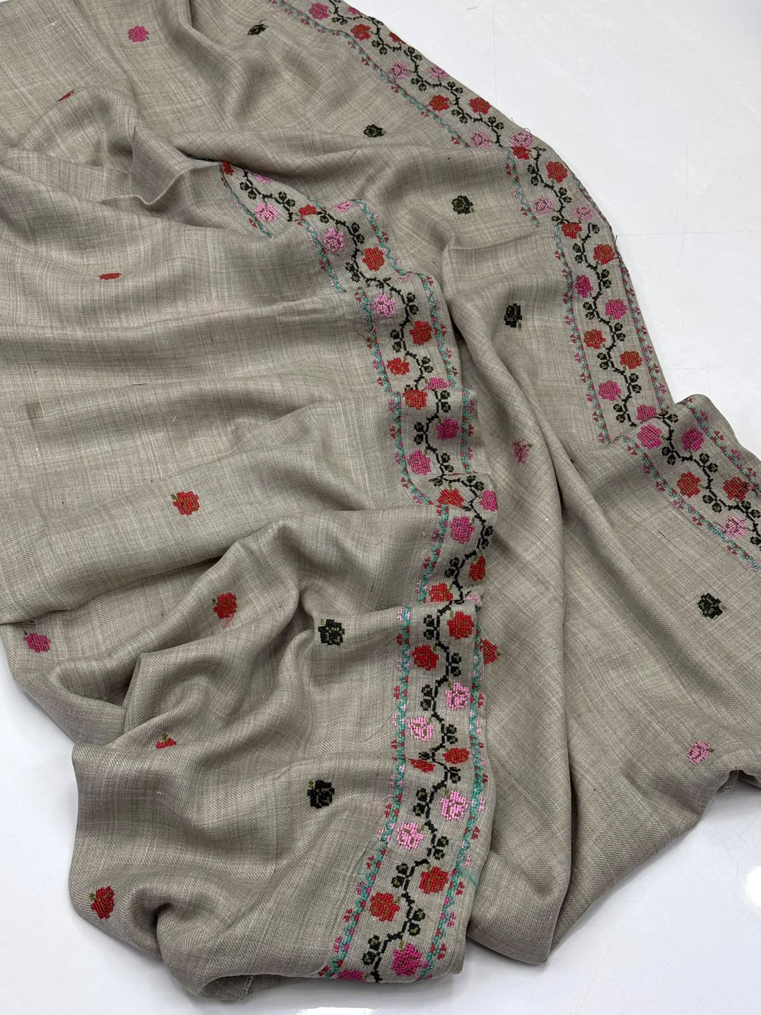 Pashmina Shawl
Machine Cross Stitch Embroidery