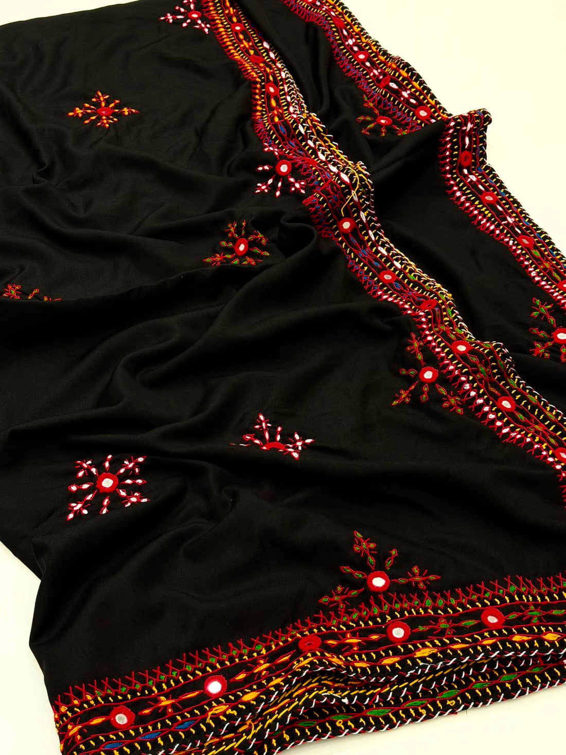 Swiss Lawn
Hand Made Balochi Embroidery Chadar