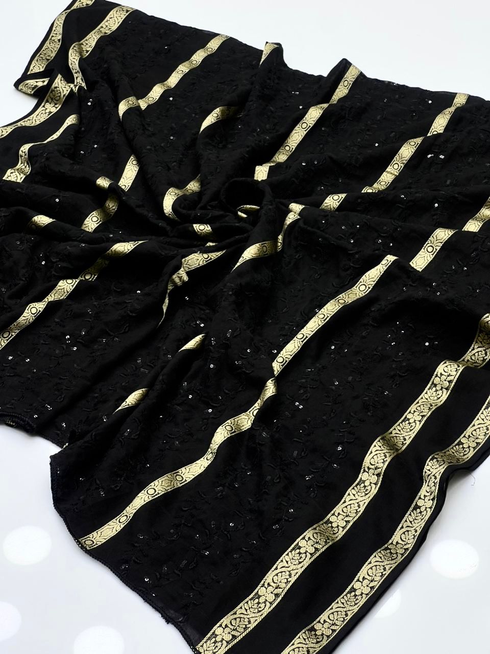 Pure Lawn Stuff 
Banarsi Chadar With Sequence Embroidery 🪡