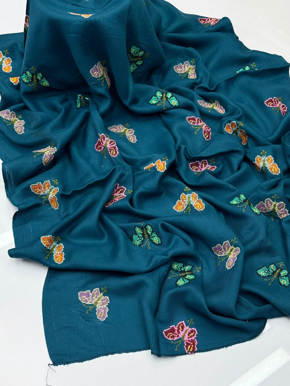 Pashmina Shawl
Machine Cross Stitch Embroidery