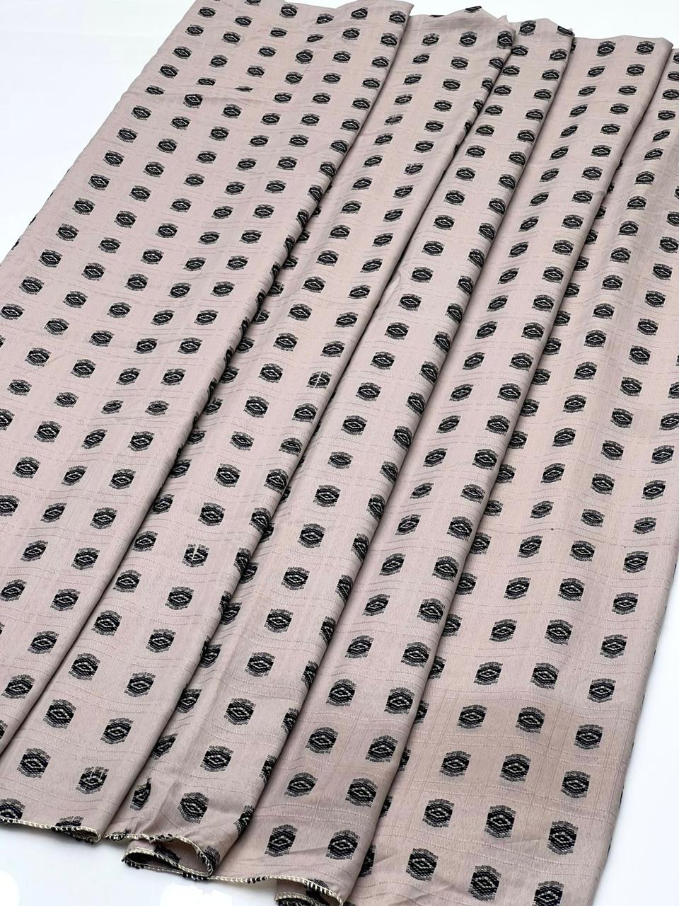 Swiss Lawn Fabric
Banarsi Jacquard Chadar