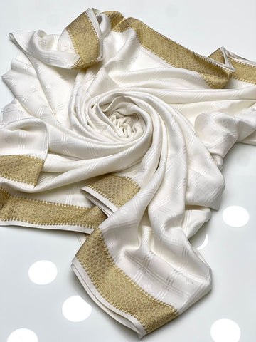 Arabic Linen Chadar
Elegant And Beautiful Banarsi Chadar