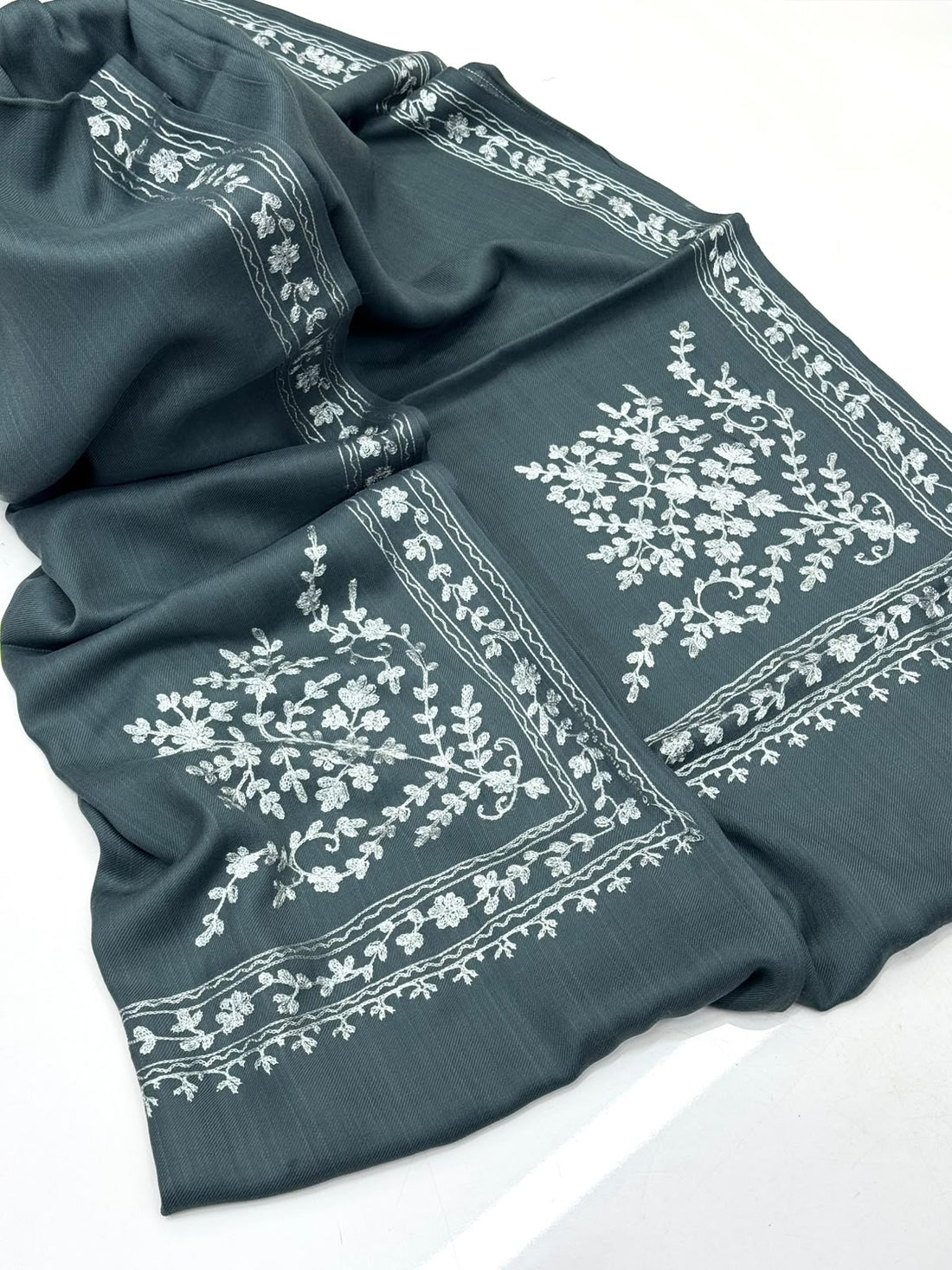 Pashmina Shawl
Machine Kashmiri Embroidery