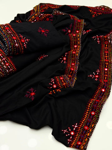 Swiss Lawn
Hand Made Balochi Embroidery Chadar